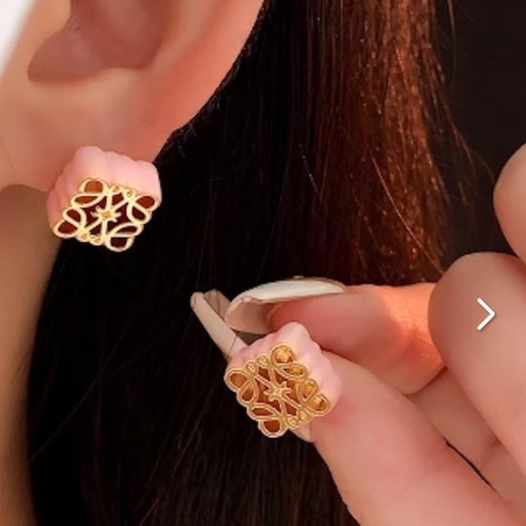 Designer Inspired Pink Jaded LE Earrings - Picture 2 of 4